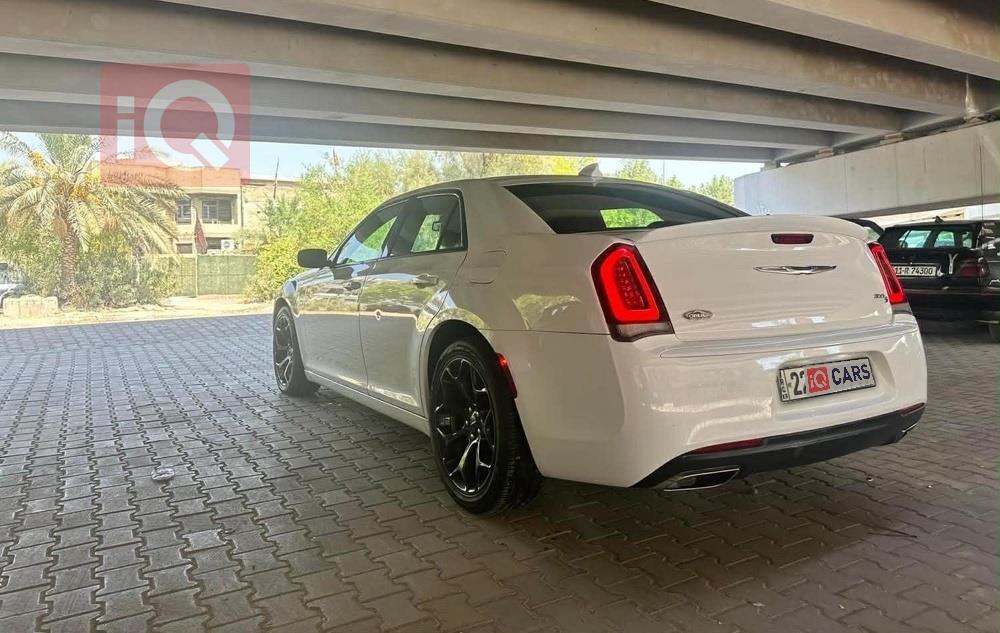 كرايسلر 300